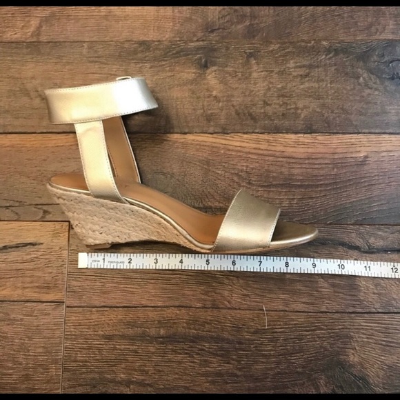 Nine West “Riley” Gold Wedge Sandals - Picture 4 of 5